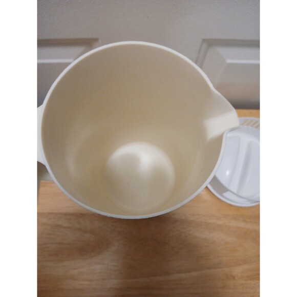 Vintage 1971 Rubbermaid‎ J2445 Almond Cream Drink Pitcher 2¼ Qt  White Lid EUC - Picture 5 of 6